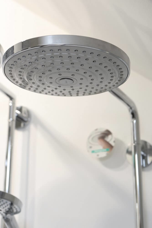Душевая система Hansgrohe   Raindance Select S 240 2 jet Showerpipe  27129400 хром/белый